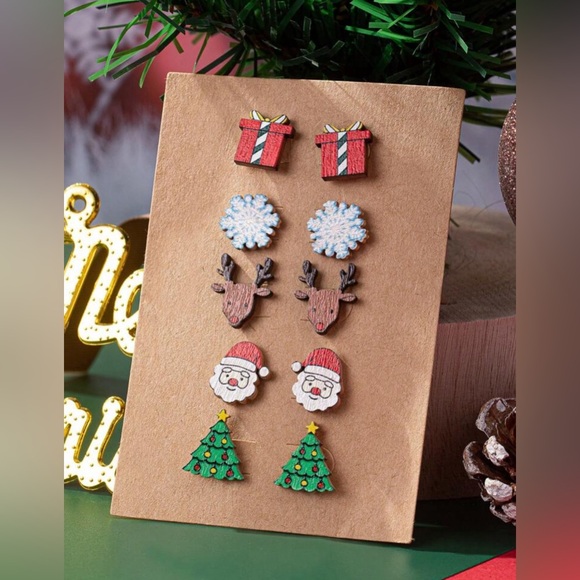 Jewelry - 5 pair of wooden stud Christmas earrings